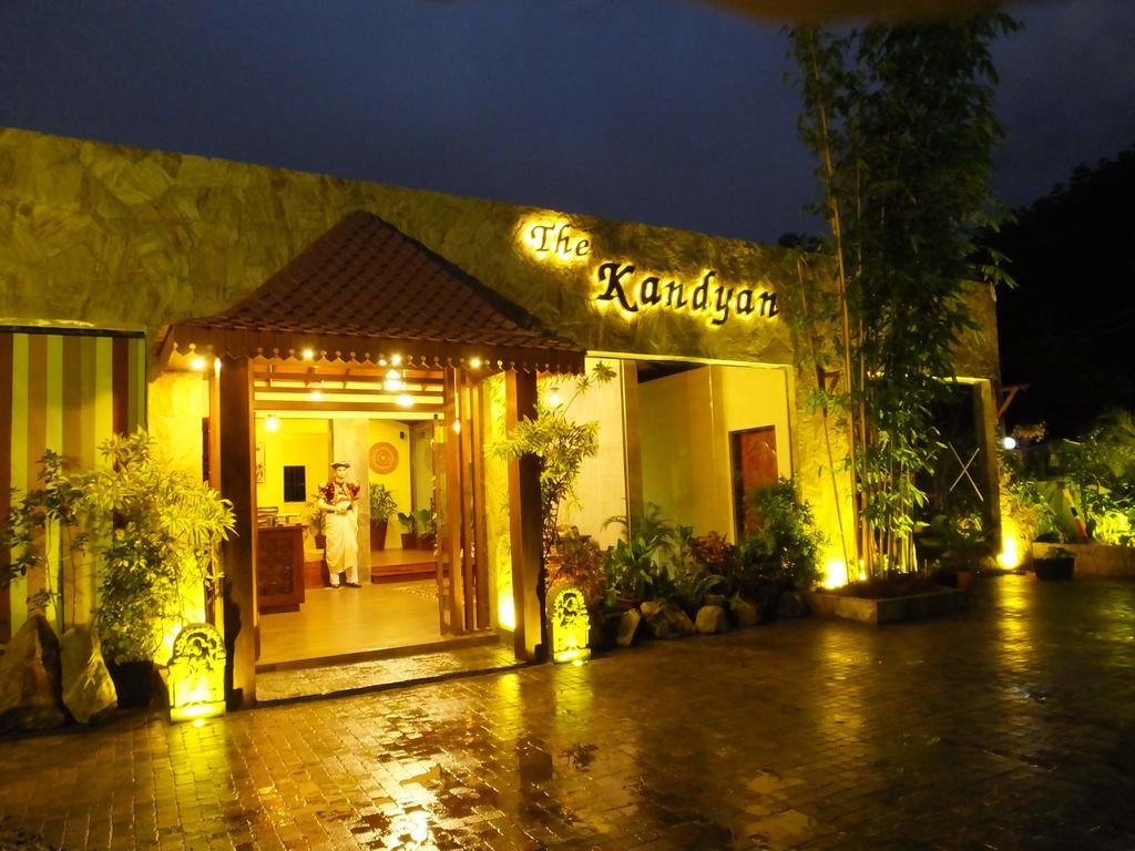 Kandyan Hotel Exterior foto