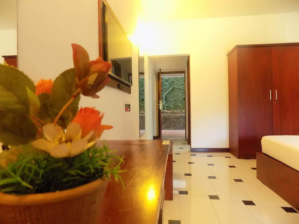 Kandyan Hotel Exterior foto