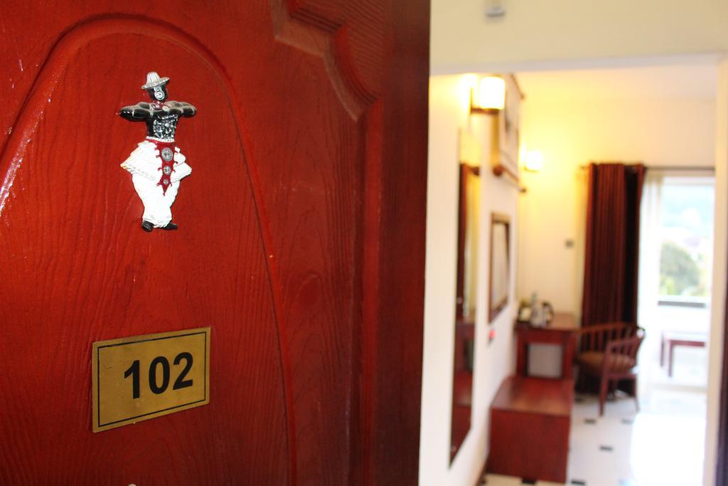 Kandyan Hotel Exterior foto
