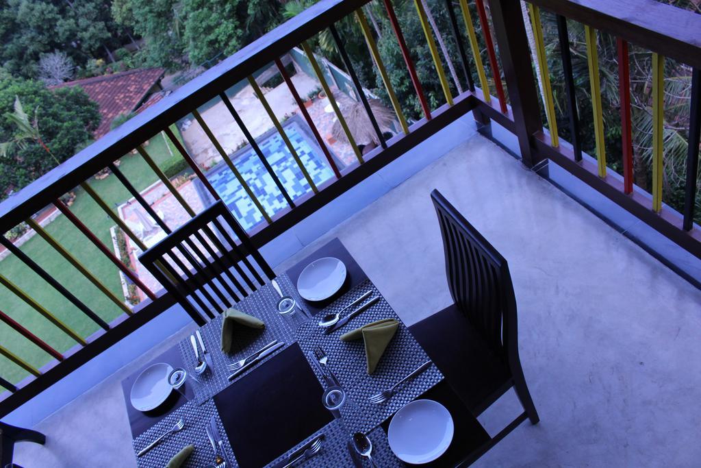 Kandyan Hotel Exterior foto